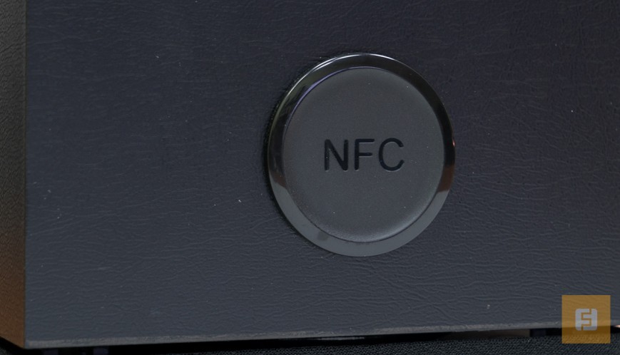 NFC-метка на корпусе microlab H30BT